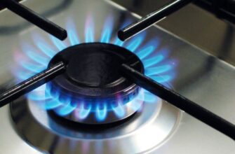 Готувала на 4 конфорках одночасно, поки майстер не зупинив: 1 правило, яке може коштувати здоров’я