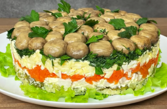 Викладаю гриби шапочками вниз – і салат перетворюється на “галявину”: гості фотографують перед подачею