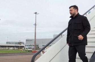 Просто біля літака: Зеленського у Лондоні зустрів Залужний (відео)