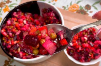 Вінегрет не “попливе” і збереже колір: спочатку додайте олію до буряка, а потім решту овочів – секретик