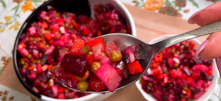 Вінегрет не “попливе” і збереже колір: спочатку додайте олію до буряка, а потім решту овочів – секретик