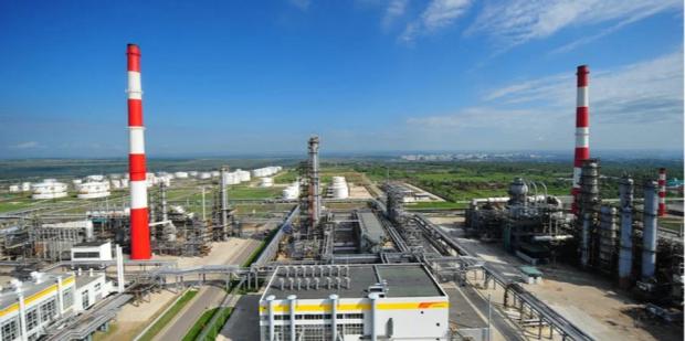 Ремонт обіцяє затягнутись: Сизранський НПЗ повністю зупинив роботу через атаку українських дронів