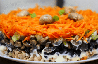 Гості з’їли салат за 10 хвилин – питають рецепт: “Лисичка” з чорносливом та грибами – хіт Нового року