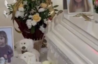 У Тернополі попрощалися з 35-річною жінкою та її маленькою донечкою, які з@гuнули внаслідок ракетного удару російських військ.