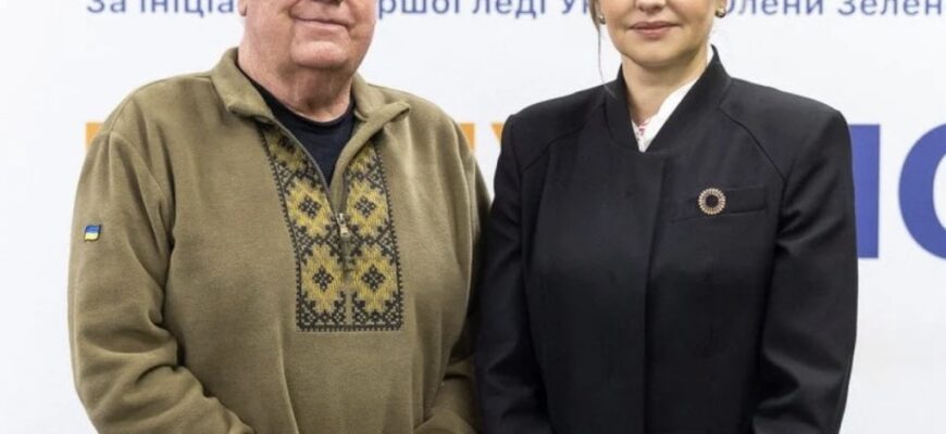 У чорному костюмі і з елегантною зачіскою: Олена Зеленська на Харківщині