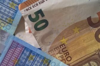 Долар і євро стрімко подешевшали: новий курс валют на 22 грудня