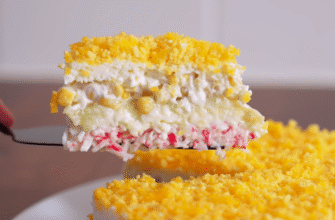 Забудьте про старий Крабовий салат: ось новий на Різдво та Новий Рік 2026 з тих же продуктів