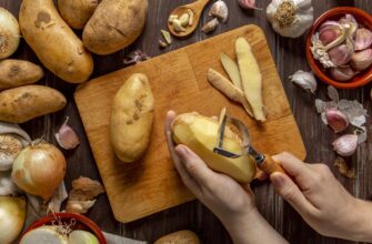 Лушпиння від картоплі не йде у смітник, а працює на мене і на майбутній врожай: кума з села навчила трюку