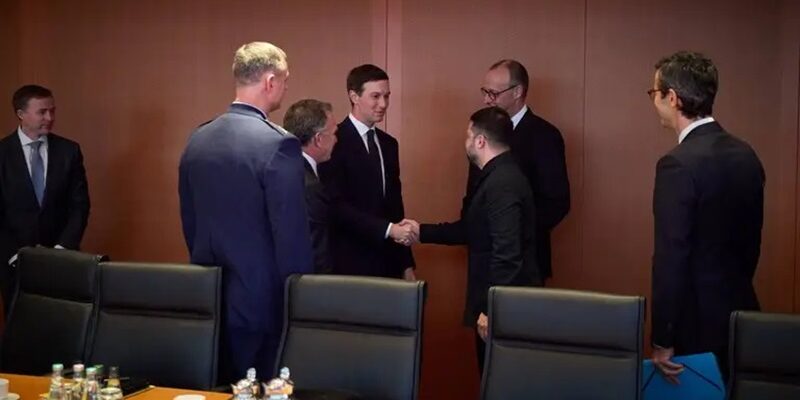 “Тpивожний дзвiночок” на пеpеговоpах в Беpліні! Спливло нeмиcлиме