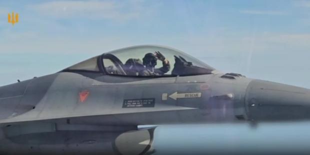 “Тримаймо небо!”: У Повітряних силах показали нічну роботу ППО по російських дронах і ракетах (відео)