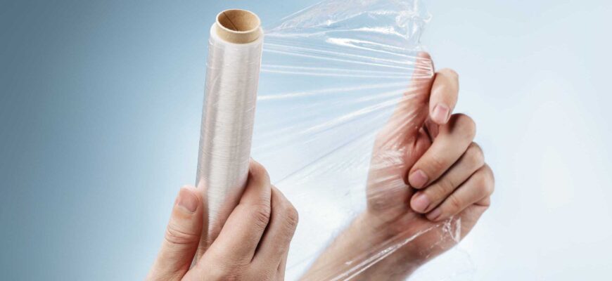 Українців закликали обклеїти вікна харчовою плівкою: навіщо це потрібно?