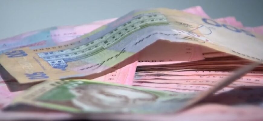 Українцям роздадуть ще по 2000 грн: хто, за що та коли отримає