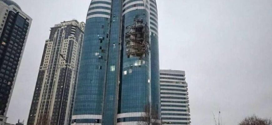 У Чечні дрон потрапив за головним символом у центрі Грозного неподалік резиденції Кадирова: перші фото