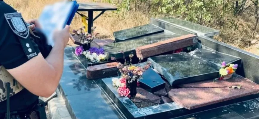 В Одесі наруга над 86 могилами: судитимуть чоловіка, який трощив пам’ятники
