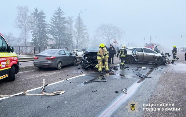 Велике ДТП заблокувало трасу з Західної України на Київ