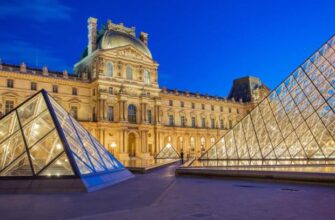 Всесвітньо відомий музей знову скочив у халепу: В Луврі пошкоджено сотні книжок у бібліотеці єгипетських старожитностей