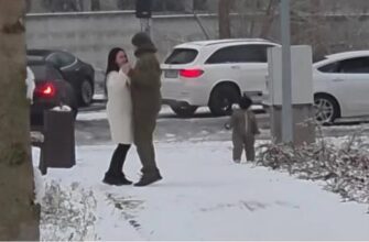 Зворушливий момент у Києві: Військовий танцював із коханою просто посеред вулиці (відео)