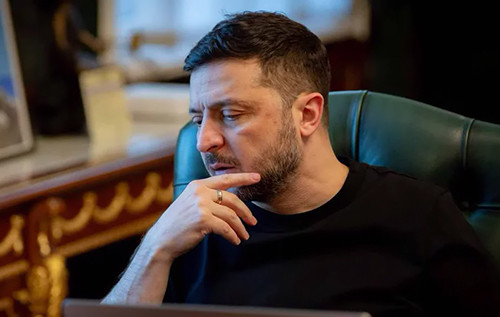 Тон Зеленського змінився: Україна одночасно веде переговори й готується до продовження війни, — NYT Тон Зеленського змінився: Україна одночасно веде переговори й готується до продовження війни, — NYT