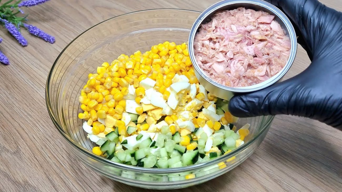 Рецепт смачного і соковитого салату з тунцем