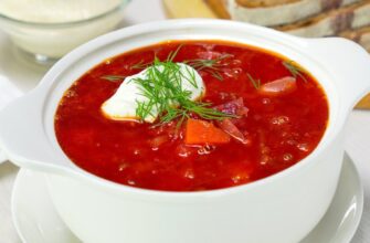 Господині “старої школи” сказали, чому не можна додавати ці 2 продукти в борщ: поради на вагу золота