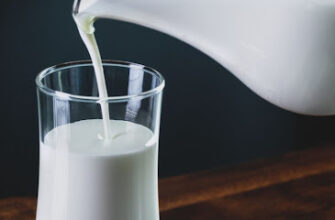 3,2% проти 2%: Яке молоко насправді корисніше для дорослих
