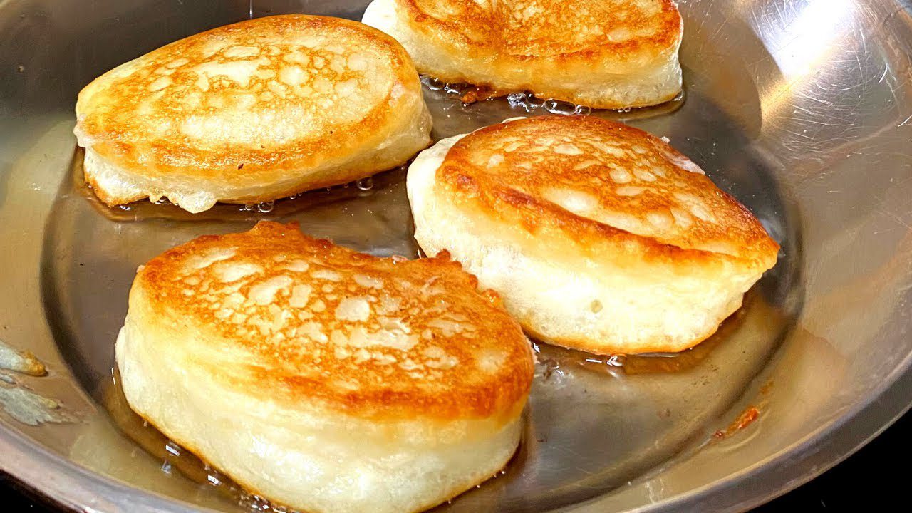 Кулінари поділились рецептом швидкого сніданку з кефіру та борошна Кулінари поділились рецептом швидкого сніданку з кефіру та борошна