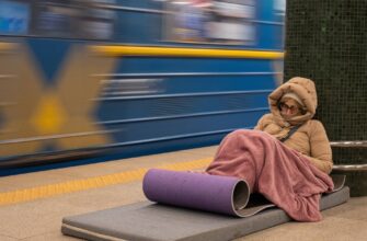 Блекаут в Києві: будинки заливає окропом, автівки примерзають до землі — що відомо