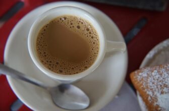 Навіщо в кав’ярнях додають у каву шматочок вершкового масла: 1 дія, що змінює смак кардинально