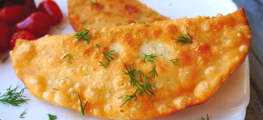 Коштує дешево, а смак – на мільйон: ось які чебуреки можна приготувати на вечерю Коштує дешево, а смак – на мільйон: ось які чебуреки можна приготувати на вечерю