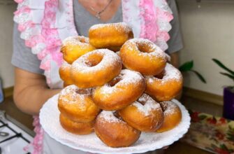 Руки чисті, а на столі ціла миска пишних і мʼяких пончиків: 1 рецепт, а задоволення на всі 100