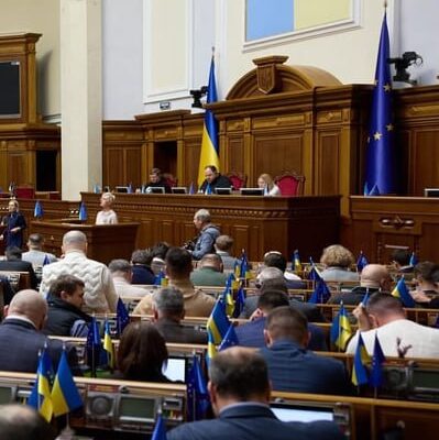 Kaбмiн зaфiкcyвaв тapuф нa eлeктpoeнepгiю: cкiлькu yкpaїнцi плaтuтuмyть зa cвiтлo