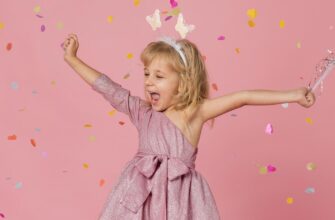 “Дитину шкода, бо це не про костюм”. Українців обурило відео мами, яка забула про новорічне свято в дитсадку