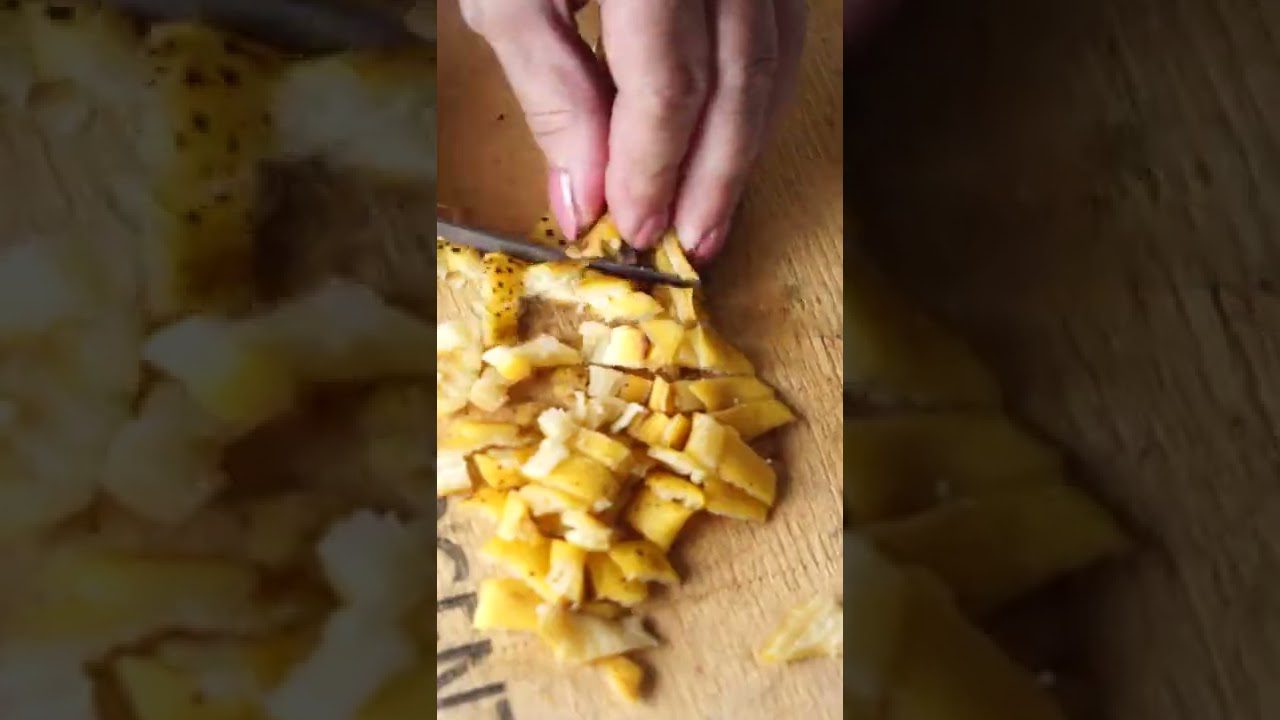 Як використовувати бананові шкірки на городі