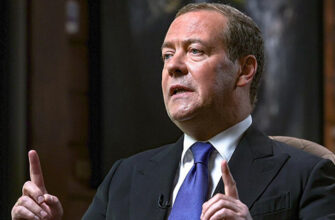 Медведєв вважає, що президент США хоче бути схожим на Путіна й увійти в історію як збирач земель