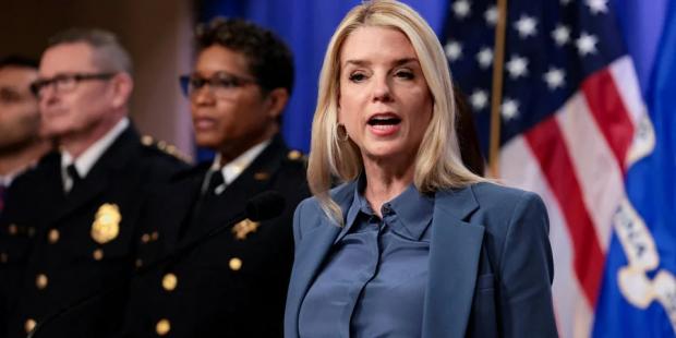 “Невдовзі постануть перед судом”: Генпрокуратура США висунула звинувачення Мадуро та його дружині “Невдовзі постануть перед судом”: Генпрокуратура США висунула звинувачення Мадуро та його дружині