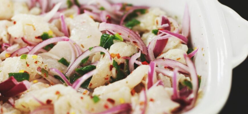 Смачна маринована цибуля без гіркоти за 2 хвилини – ідеальна до м’яса, плову і навіть риби