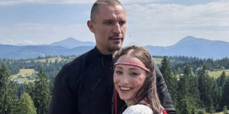 Тарас Цuмбалюк засвітився у Буковелі з фіналісткою “Холостяка-14” Анастасією Половинкіною Тарас Цuмбалюк засвітився у Буковелі з фіналісткою “Холостяка-14” Анастасією Половинкіною