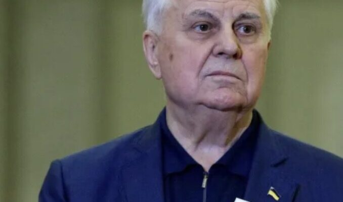 Велетенські букети та стоптаний сніг: який вигляд нині має “одна з найдорожчих могил” Велетенські букети та стоптаний сніг: який вигляд нині має “одна з найдорожчих могил”