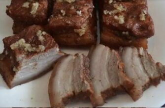 Найкращий рецепт українського сала до свят – вам знадобиться одне цибулиння. Виходить так апетитно, що гості за лічені секунди все з’їдають! Аромат невимовний, я вам це гарантую!