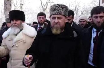 Таким його бачать не вперше: Кадиров показався на публіці з тростиною після повідомлень про свою госпіталізацію (фото)