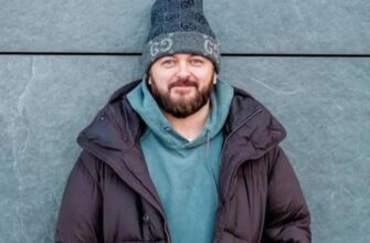 “То я і мій дзідзьо”: Відомий український співак поділився архівним фото з дідусем і пояснив походження свого псевдоніму