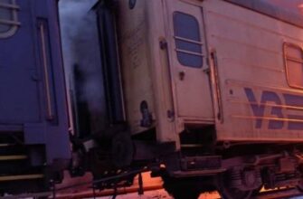 Відкривав заблоковані двері та опускав сходи: Під час атаки російських БПЛА по пасажирському поїзду боєць 93-ї бригади врятував десятки людей