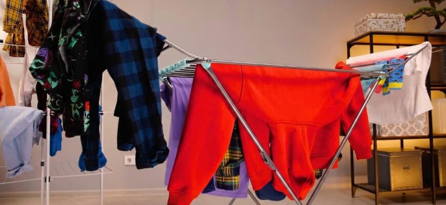 “Загуглила” цей 1 лайфхак, як сушити одяг у холодній квартирі, і він спрацював на ура – ділюся