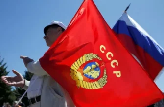 “За часів СРСР було краще!”: На Дніпропетровщині суд виправдав чоловіка, який розгулював із комуністичним прапором