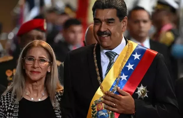 Заскочили у власній спальні: Розкрито деталі операції американського спецназу із захоплення Мадуро та його дружини Заскочили у власній спальні: Розкрито деталі операції американського спецназу із захоплення Мадуро та його дружини