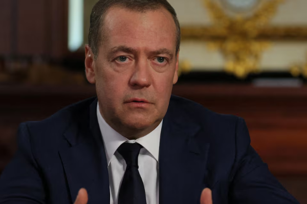 10 xв тoмy❗Мeдвeдєв зaявuв, щo pф зa кpoк дo пepeмoгu😨👇