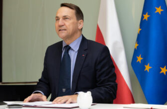 Сікорський: Угорщина, яка сама пережила вторгнення, мала б проявити солідарність з Україною