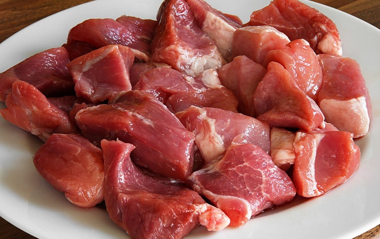 Кухарі розповіли, як швидко розморозити м'ясо, щоб воно залишилося соковитим