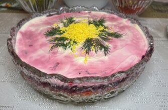 Оселедець “під новою шубою”: салат із 5-х інгредієнтів, який гості випрошують активніше за десерт