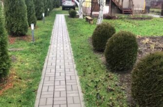 Бетон та бруківка – минуле століття: чоловік засипав трубу щебнем – і на доріжках 0 бруду навіть у зливу